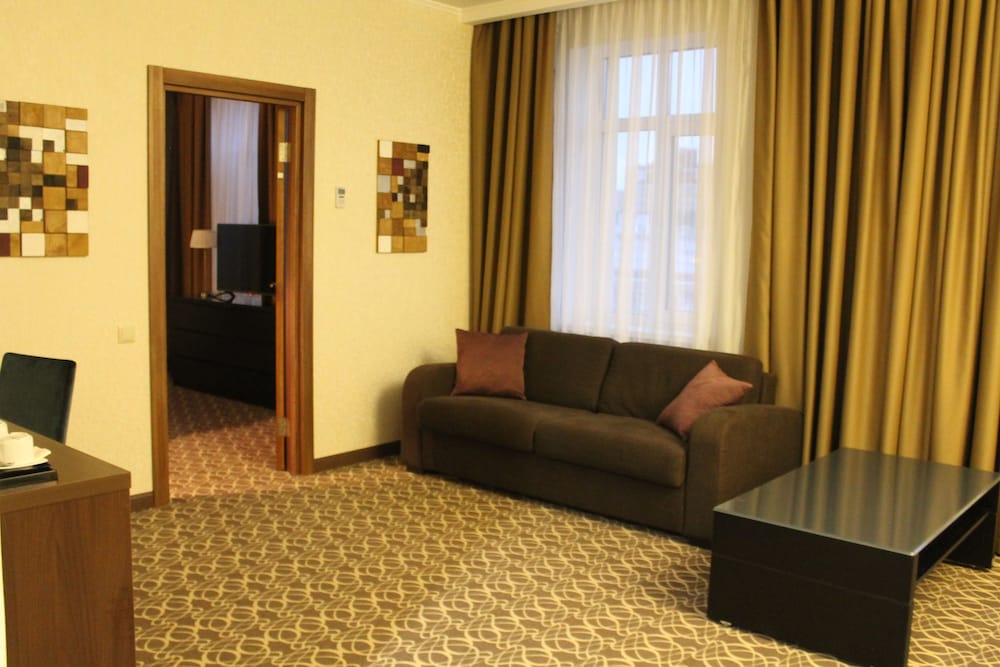Suite, Balcony