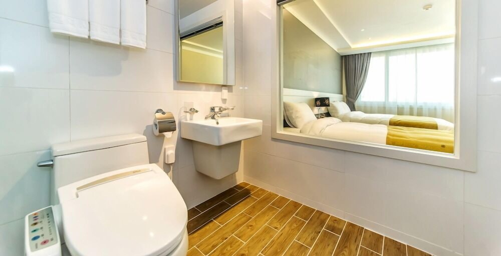 Superior Deluxe Twin Room - Photo 11