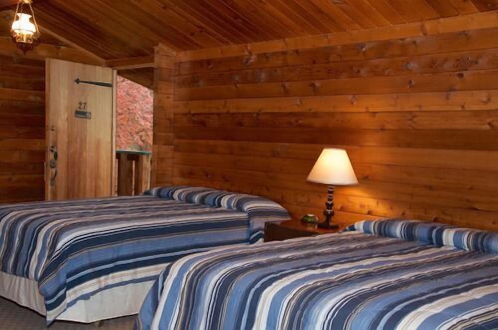 Standard Room, 2 Queen Beds, River View