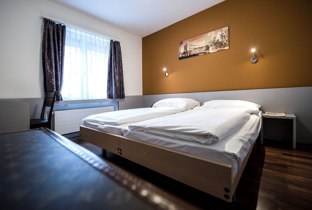 Economy Double Room - Photo 6