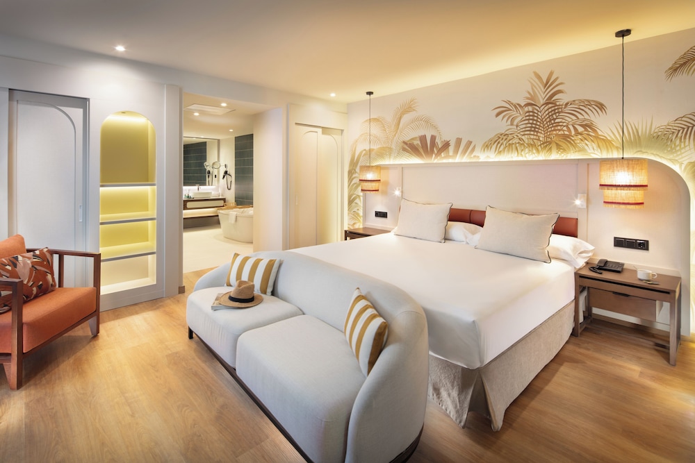 Suite, Balcony, Sea View (Essence, 2 adults + 1 child) photo 2