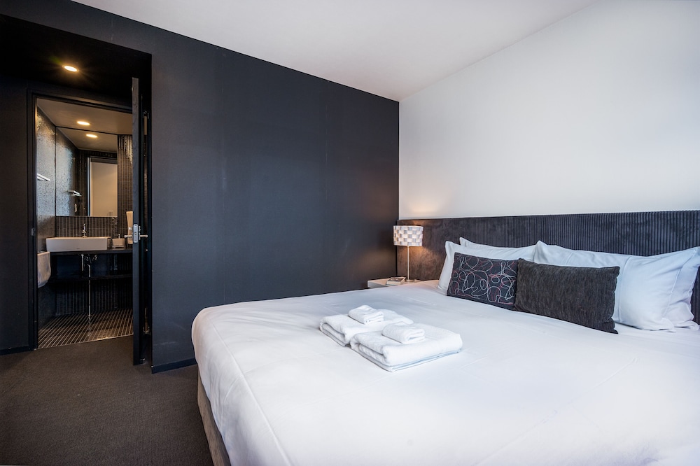 Suite, 2 Bedrooms (Extra Futon Will Be Provided For The 5th Guest) photo 1