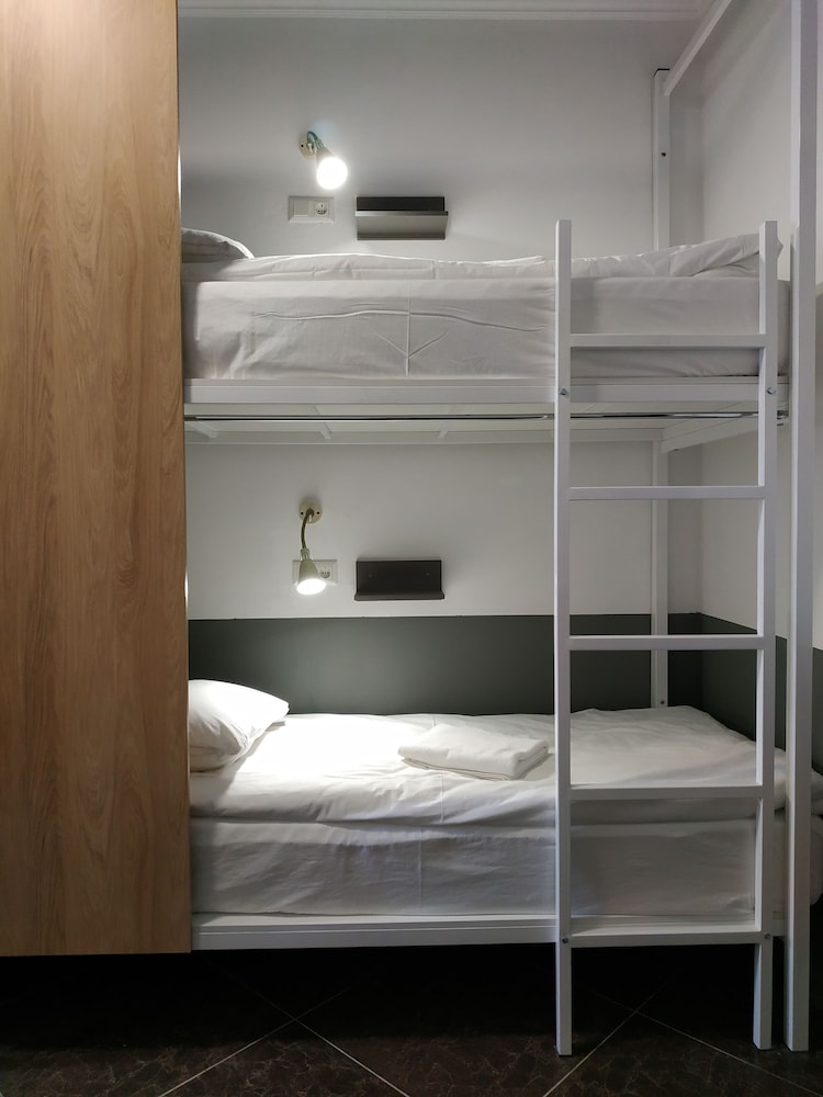 Bed in 4-Bed Male Dormitory Room photo 2