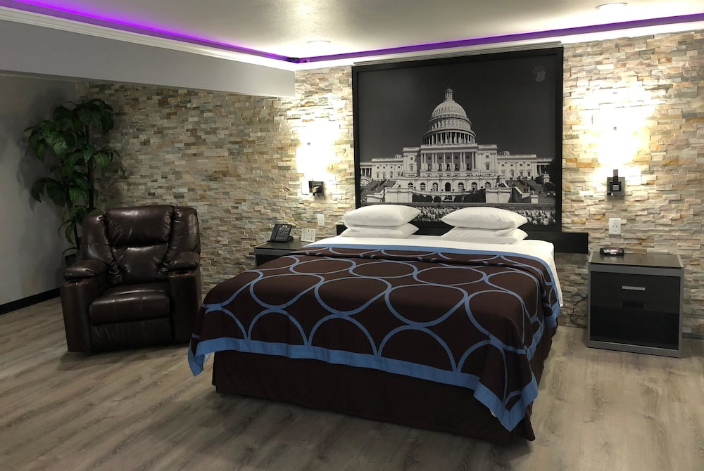 Standard Room, 1 Queen Bed, Non Smoking, Refrigerator - Photo 3