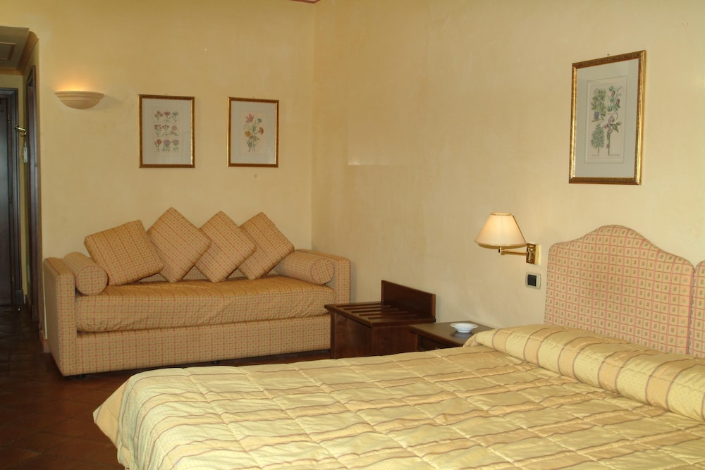 Classic Triple Room - Photo 1