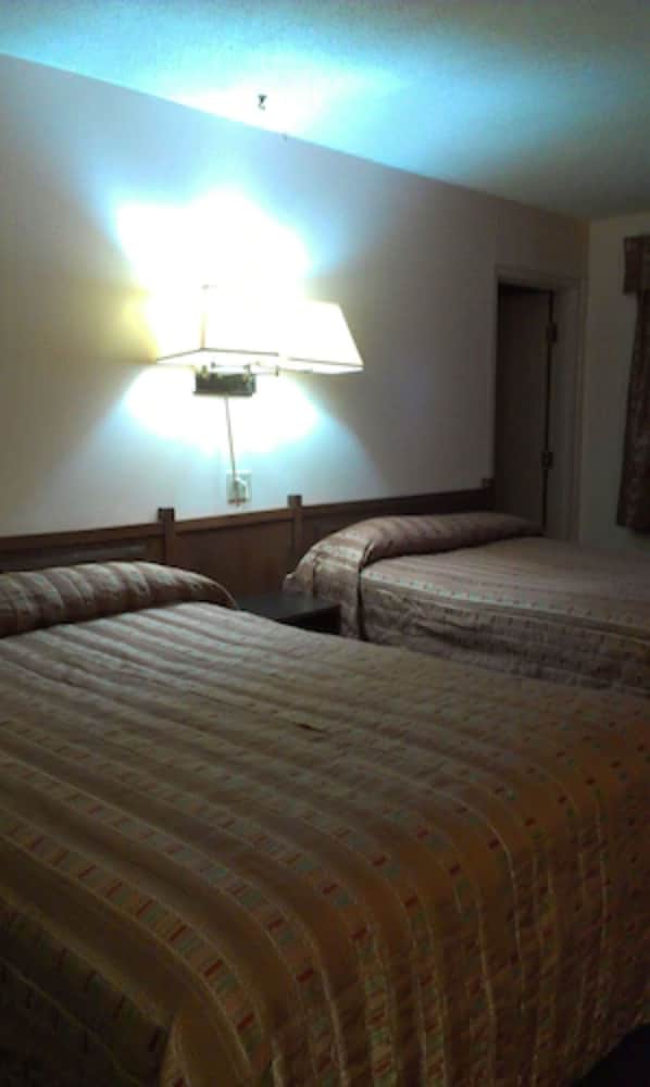 Family Quadruple Room, Multiple Beds, Private Bathroom
