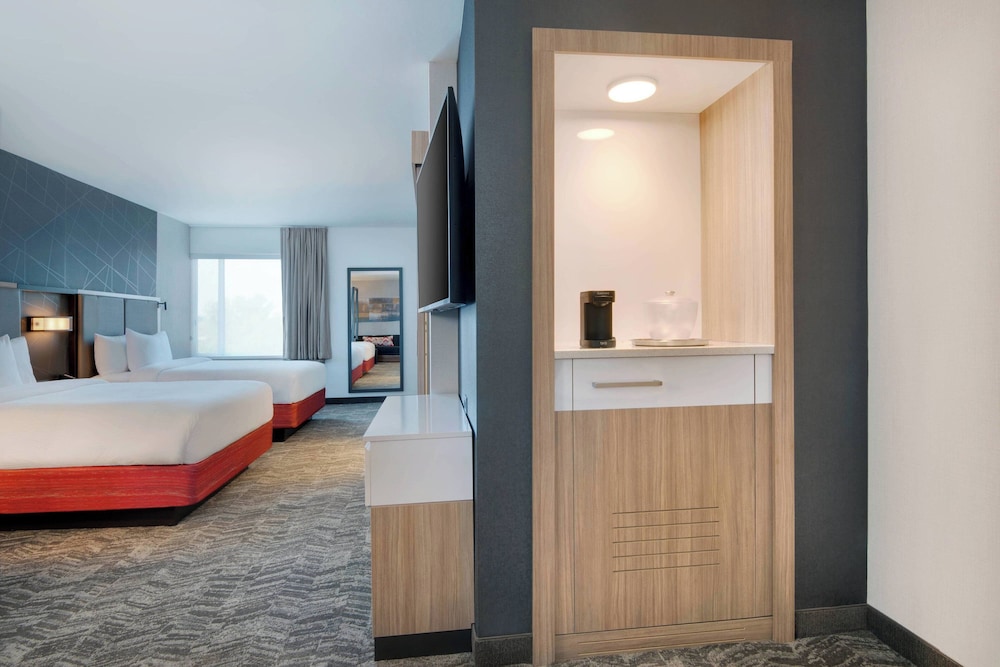 Suite, 2 Queen Beds - Photo 7