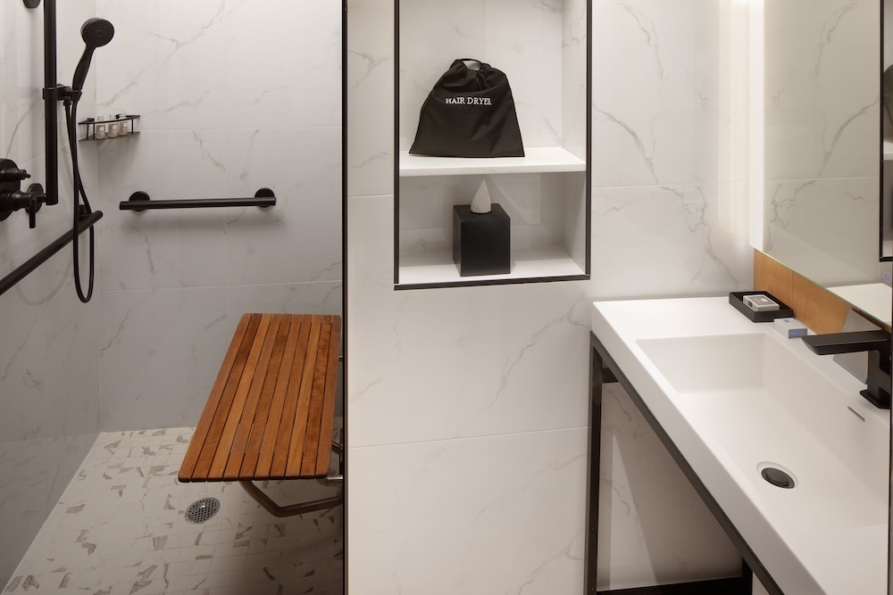 Standard Room, 1 King Bed, Accessible (Mobility, Transfer Shower)
