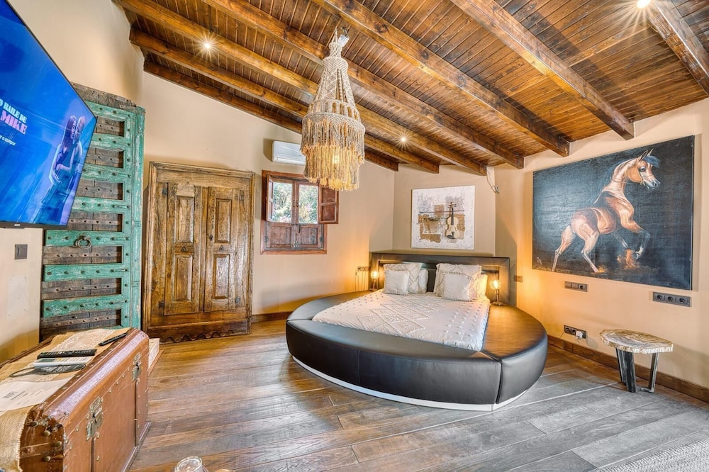 Premium Double Room, 1 King Bed, Bathtub, Garden View