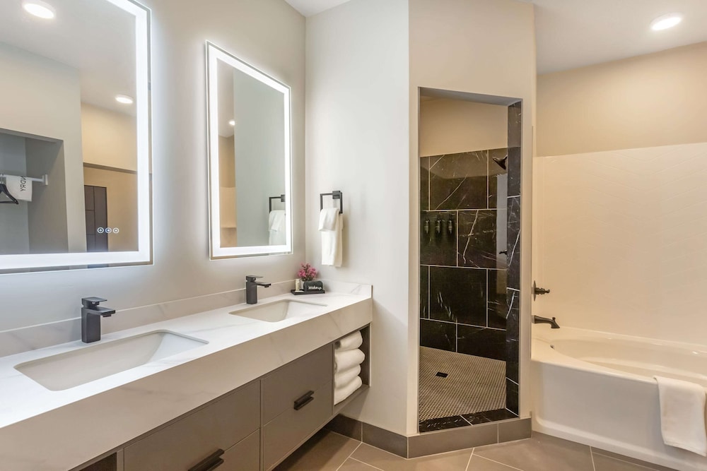 Suite, Multiple Beds, Accessible, Non Smoking