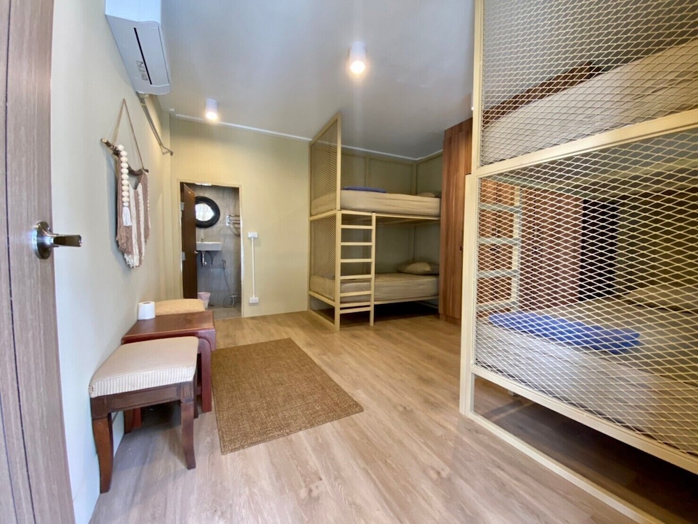 Deluxe Quadruple Room - Photo 4