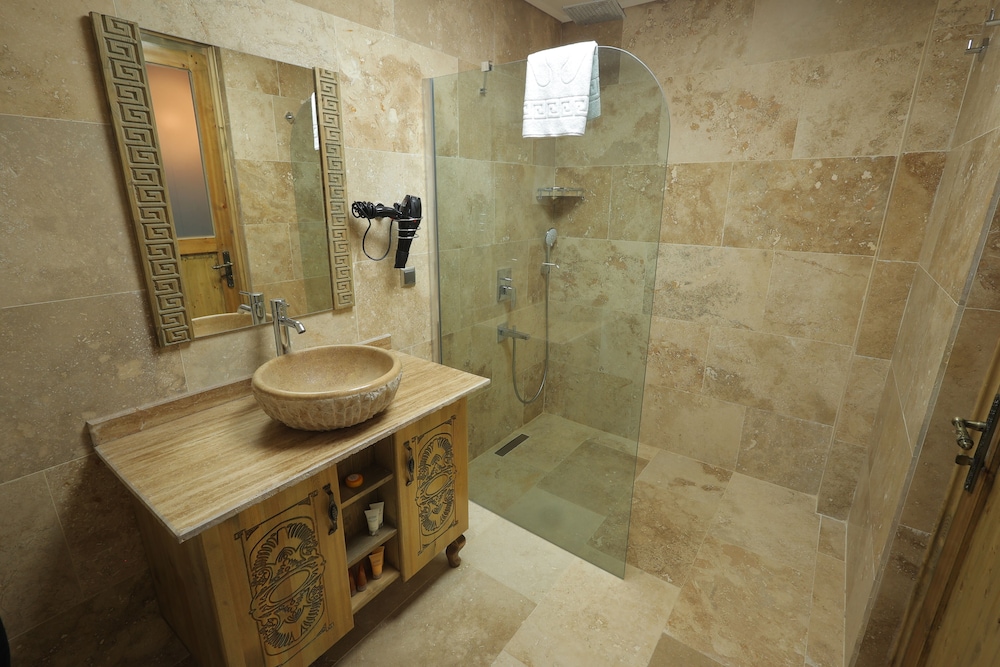 Deluxe Suite - Photo 2