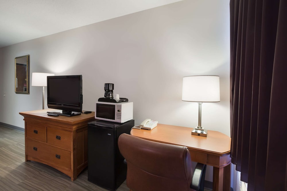 Standard Room, 2 Queen Beds, Non Smoking - Photo 3
