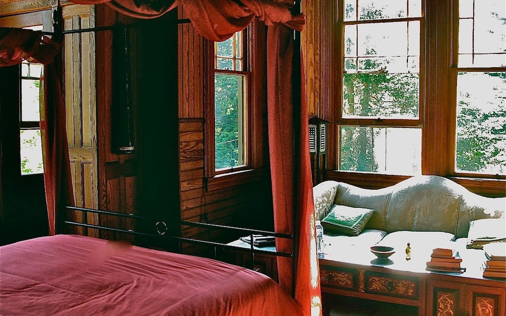 Classic Double Room, 1 Queen Bed, Mountain View (with Shared Bath) photo 1