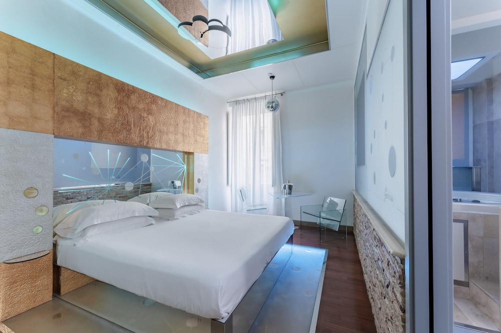 Junior Suite, 1 King Bed, Bathtub, City View
