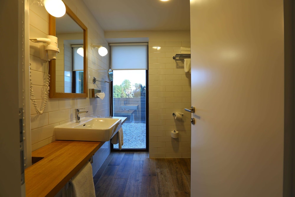 Suite (1st floor) thumbnail 6
