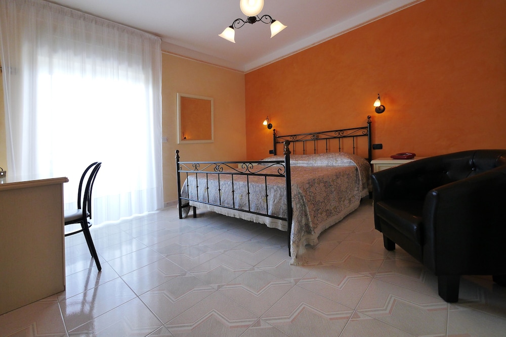 Deluxe Quadruple Room, Balcony, Sea View photo 3