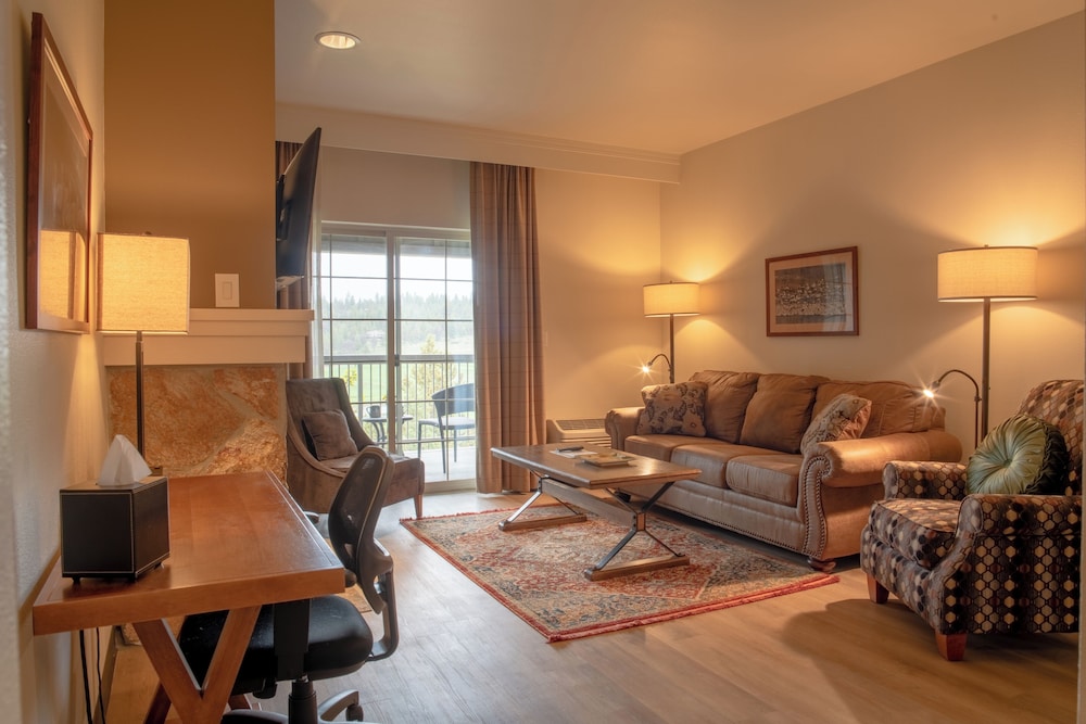 Superior Suite, 1 King Bed (Village View Junior King Suite) photo 1