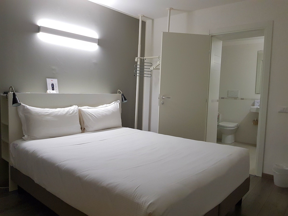 Comfort Double Room Single Use, 1 Bedroom, Private Bathroom photo 3
