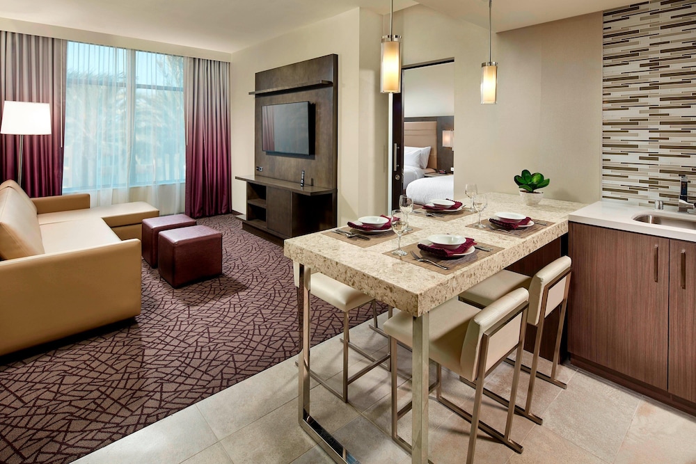 Deluxe Suite, 1 Bedroom - Photo 1