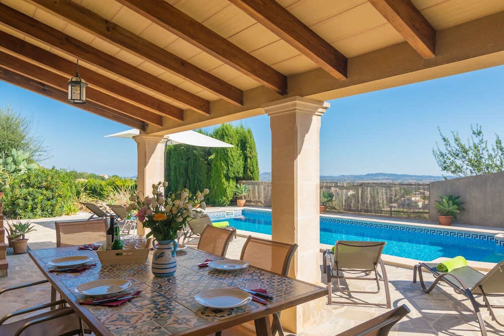 Villa photo 3