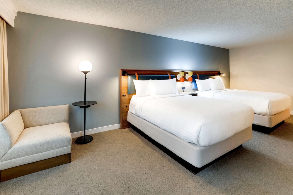 Deluxe Room, 2 Queen Beds - Photo 3