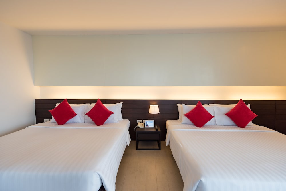 Grand Deluxe Family Room - Photo 3