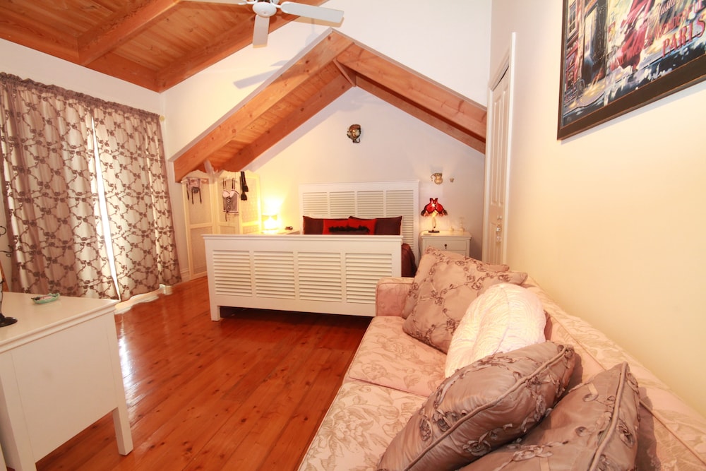 Moulin Rouge Double Room photo 2