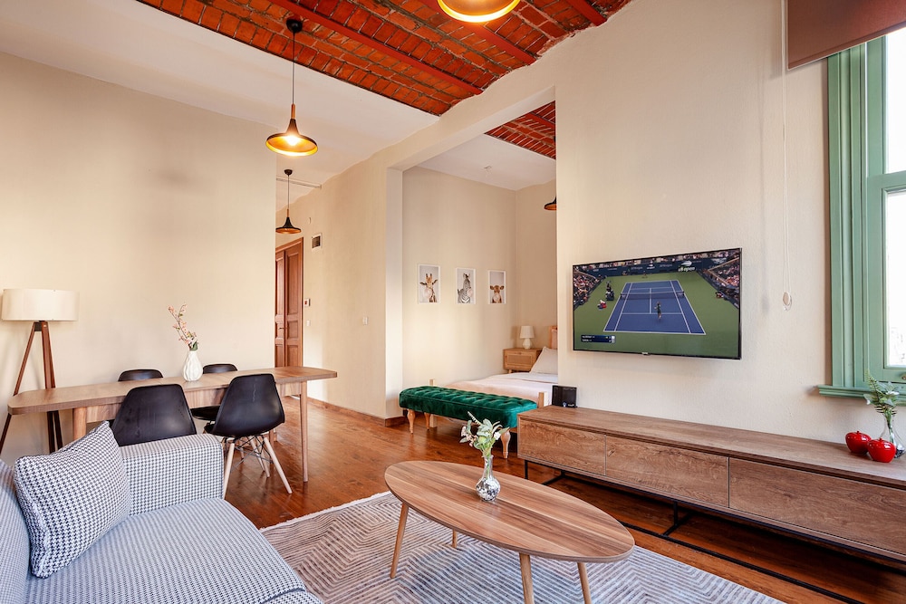 Exclusive Apartment photo 2