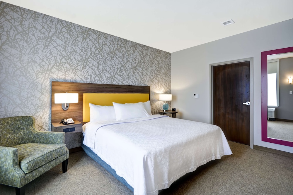 Suite, 1 King Bed, Accessible (Hearing)