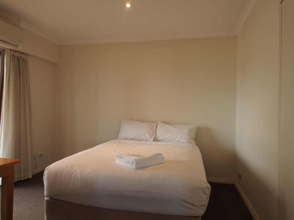 Three Bedroom Apartment thumbnail 6