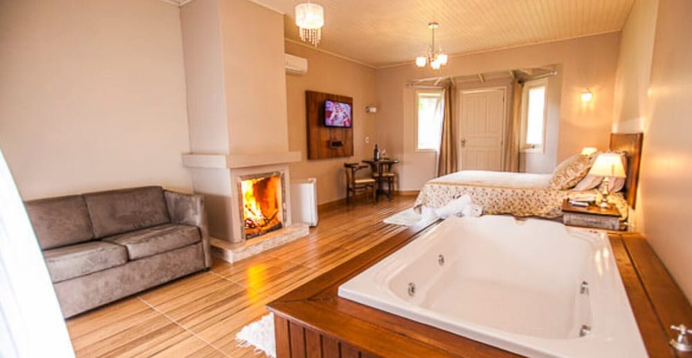 Superior Chalet, 1 Bedroom, Hot Tub, Garden View photo 1