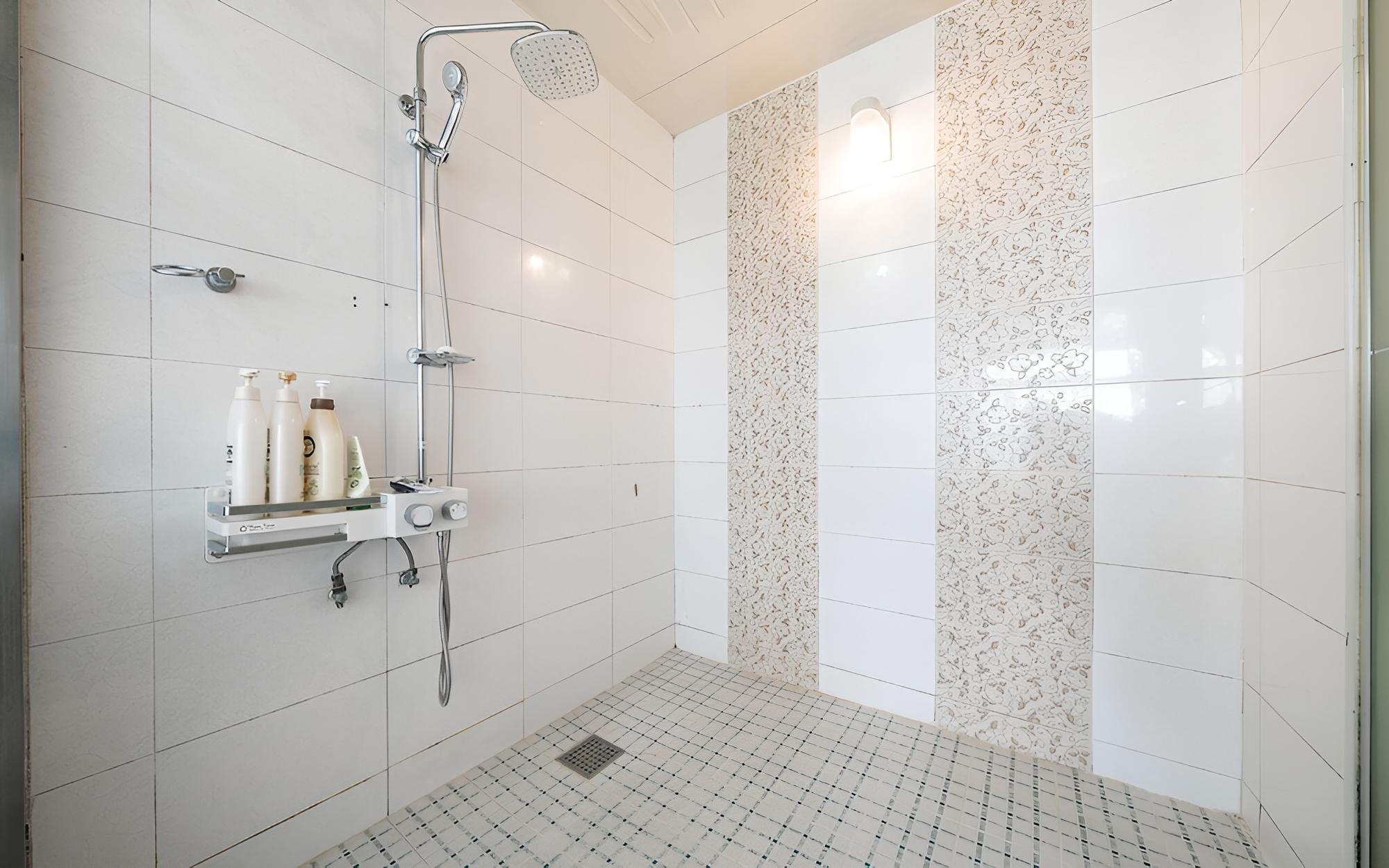 Room (VIP room (Netflix spa bath)) - Photo 13