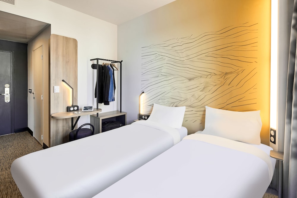 Twin Room, Non Smoking - Photo 4