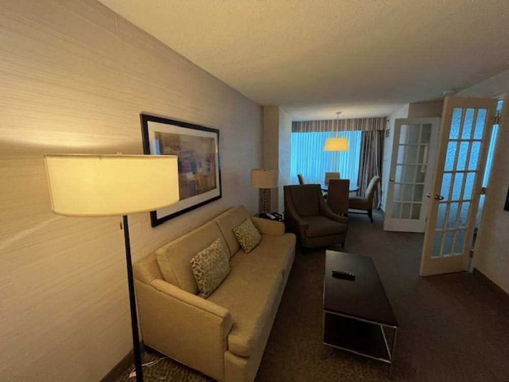 Executive Suite, 1 King Bed, Executive Level - Photo 14