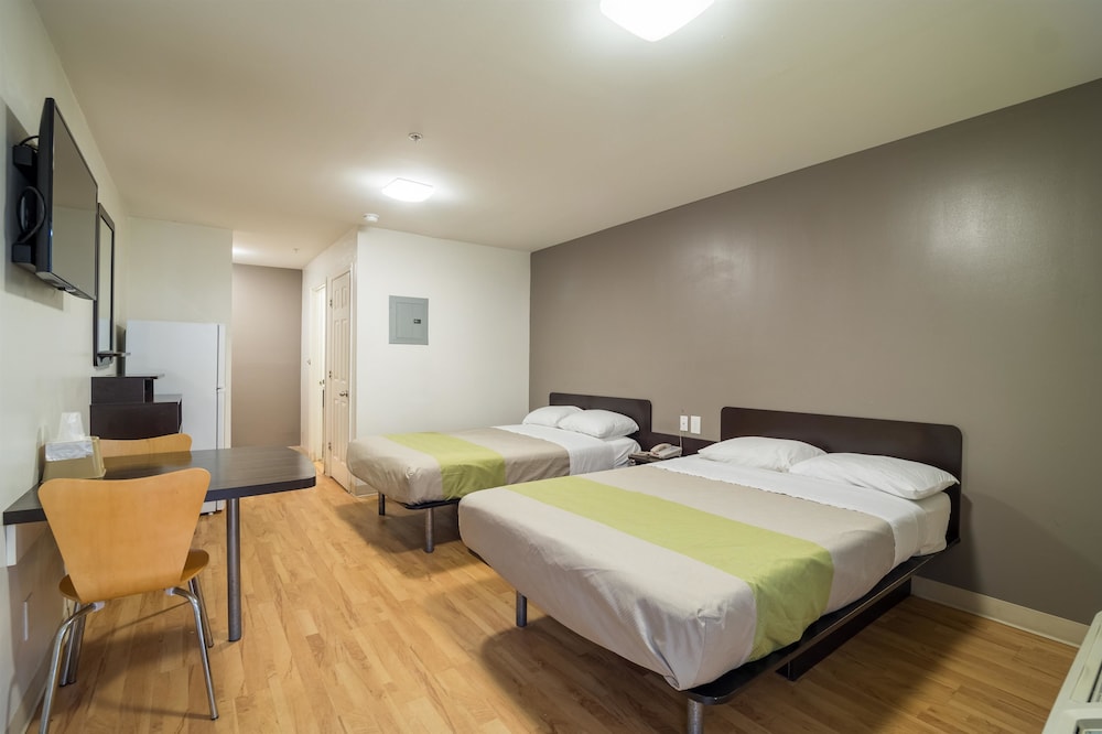 Deluxe Room, 1 Queen Bed, Accessible, Non Smoking photo 3