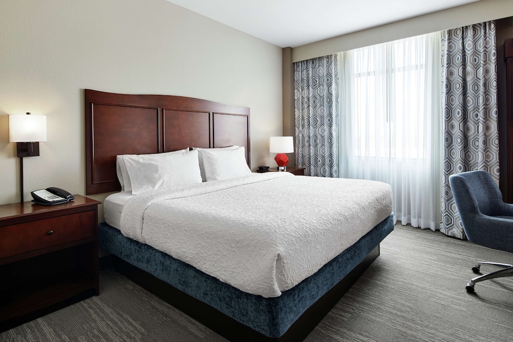 1 King Bed Room, Accessible W/ Roll-In Shower - Photo 1