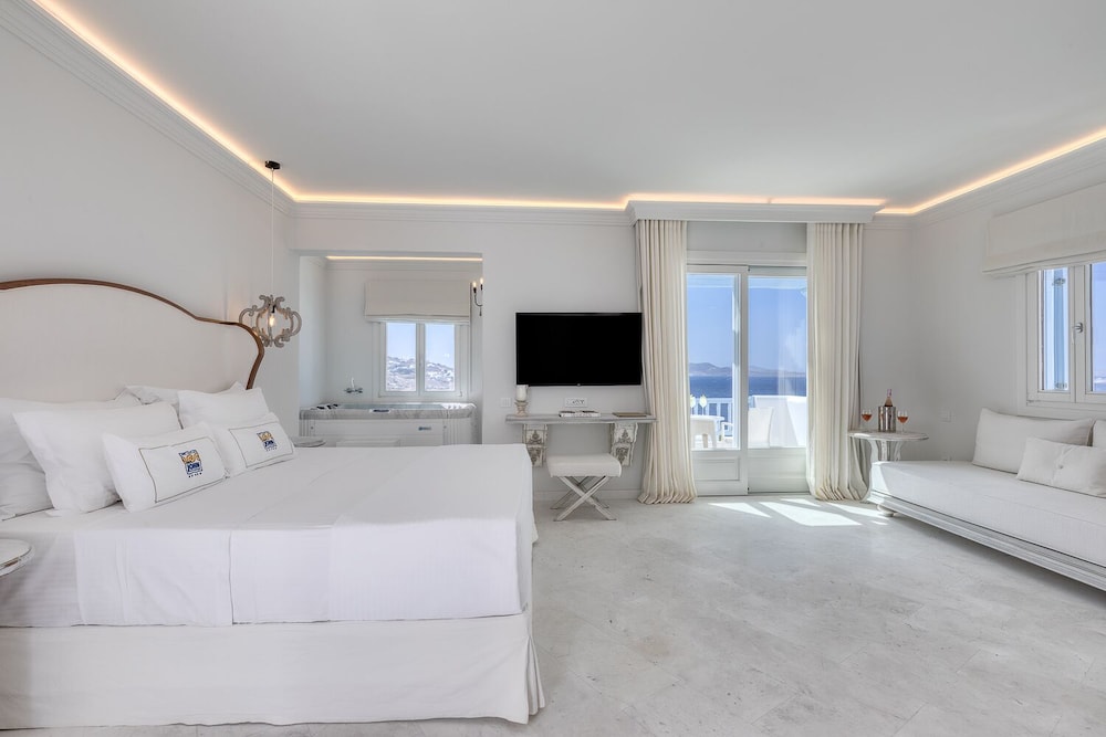 Signature Junior Suite with Sea View - Photo 3