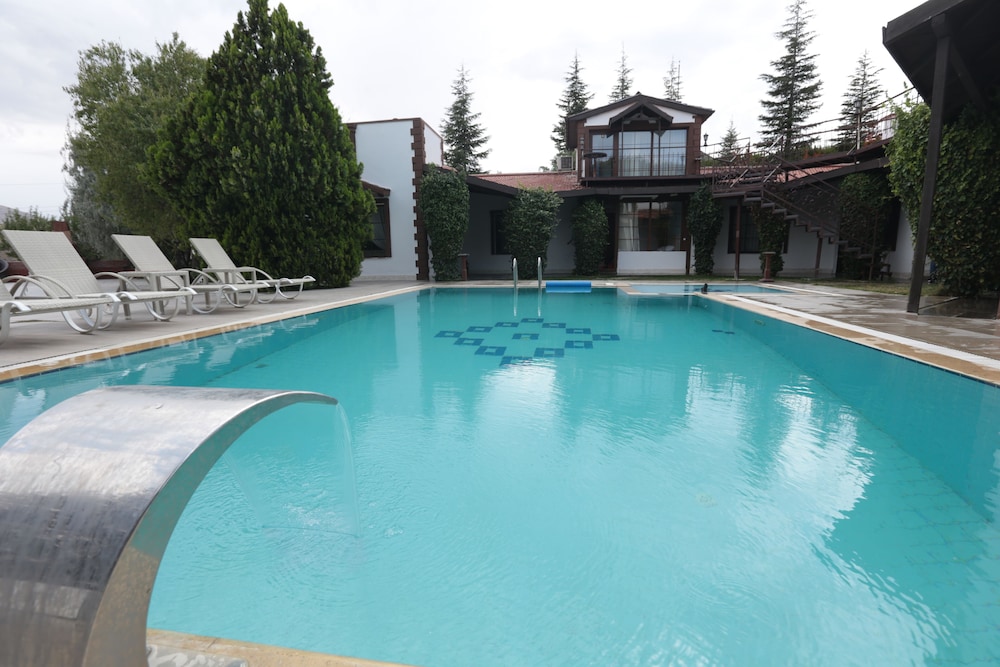 Grand Villa, Multiple Bedrooms, Non Smoking, Pool View photo 2