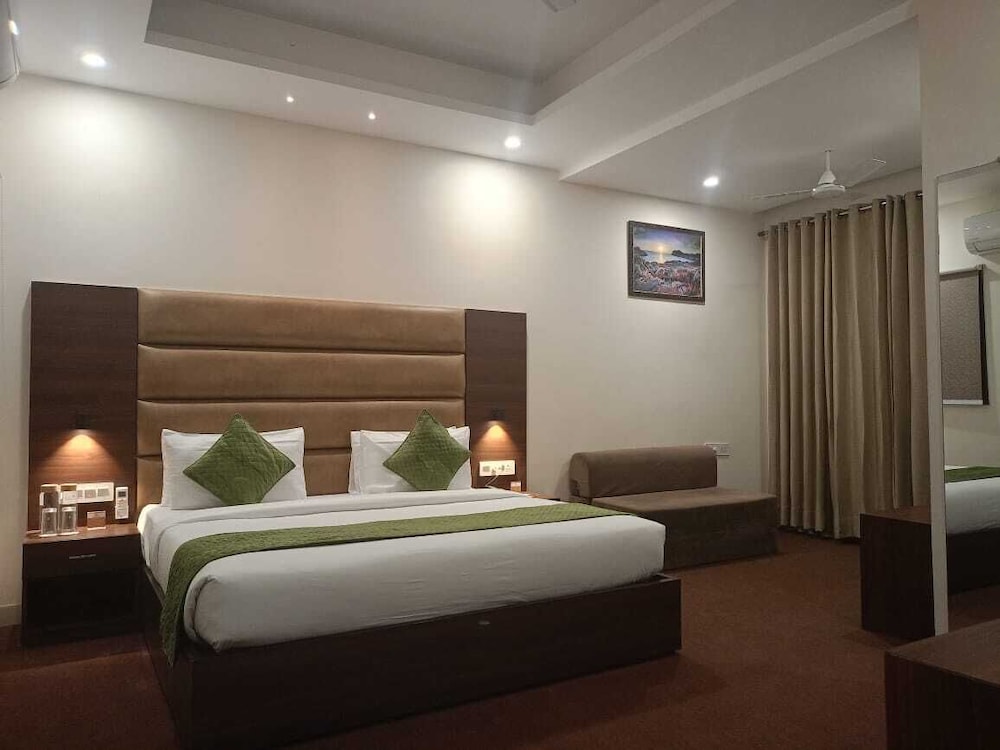 Deluxe Double or Twin Room, City View photo 2