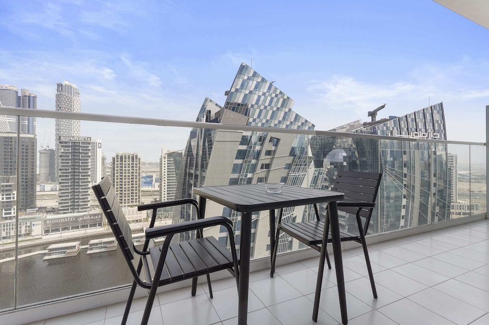 Vera Residences 2107 photo 3