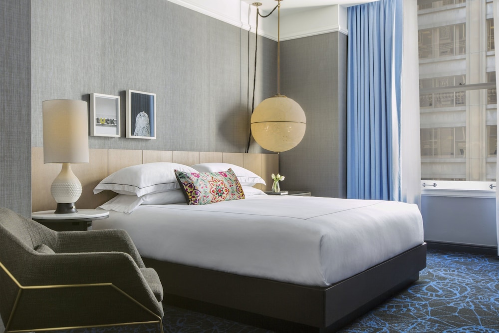 Room, 1 King Bed, Accessible (Roll-In Shower)