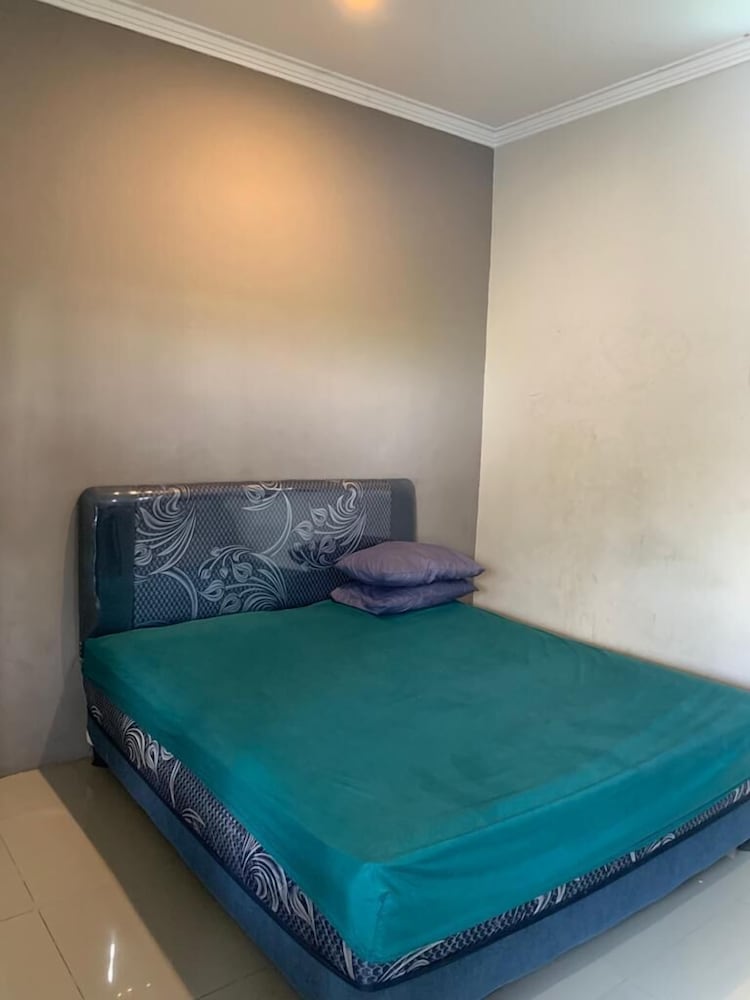 Standard Room, 1 Queen Bed (With AC)