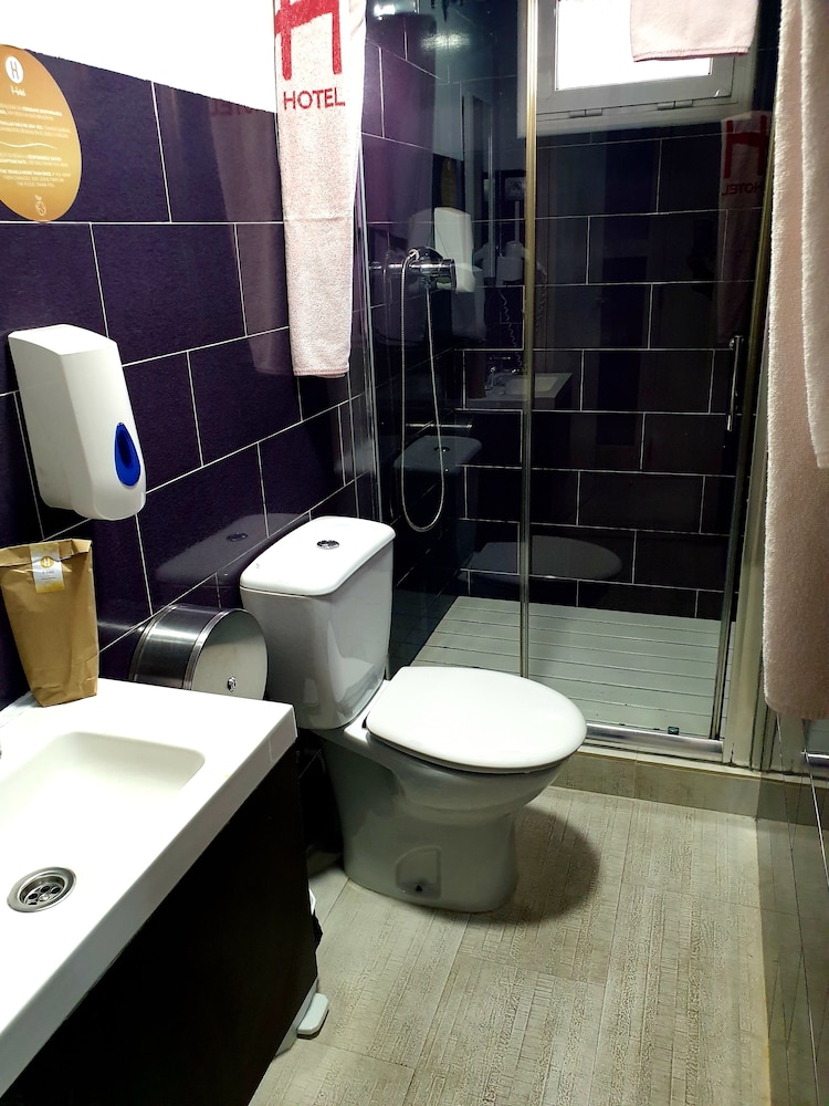Economy Double Room, Private Bathroom photo 3