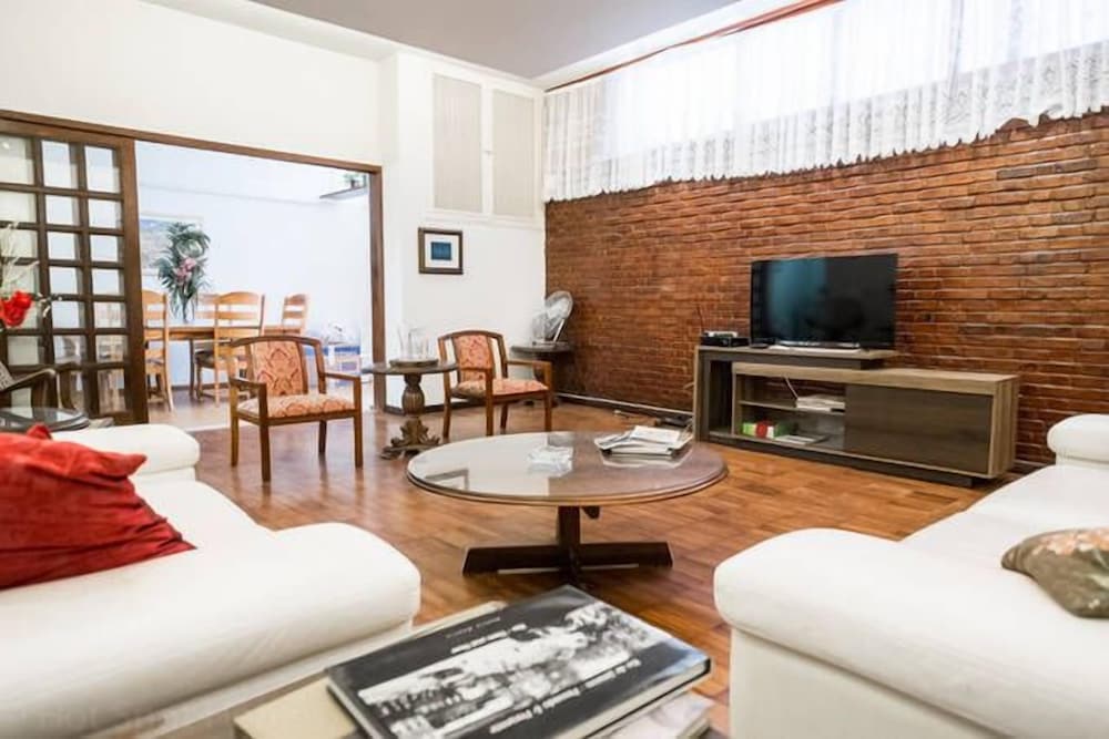 House, 6 Bedrooms