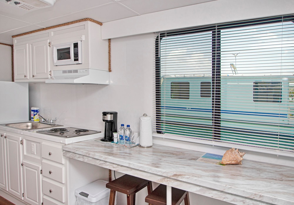 Exclusive Mobile Home, 4 Bedrooms, Non Smoking, Marina View photo 3