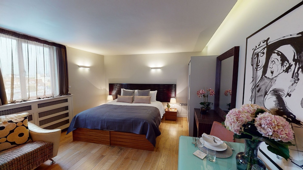 Large Open Plan One Bedroom
