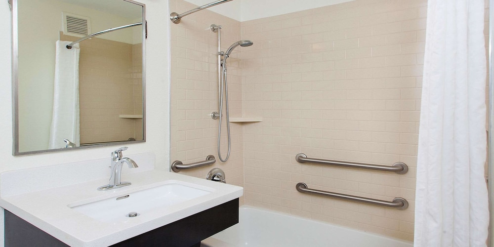 Room, 1 Queen Bed, Accessible, Non Smoking (Tub) - Photo 3