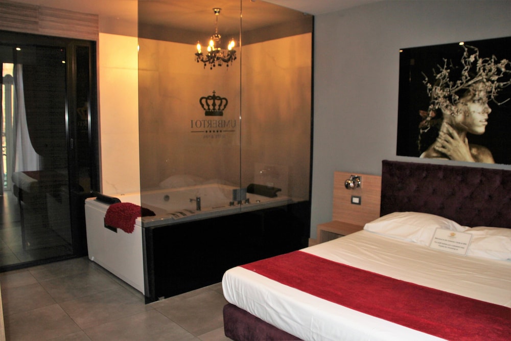 Premium Room, 1 Queen Bed, Jetted Tub, City View