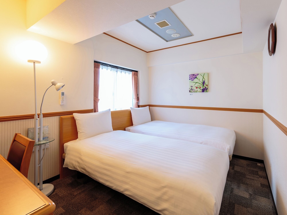 Economy Twin Room, Smoking